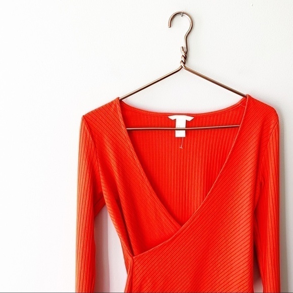 H&M | Red Ribbed Faux Wrap Shirt Small - Picture 4 of 6